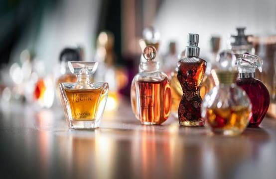راهنمای جامع خرید عطر و ادکلن؛ از شناخت انواع تا انتخاب رایحه مناسب