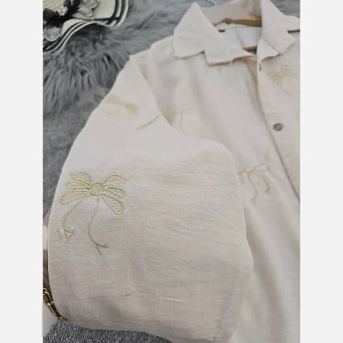 شومیز مانتویی گلدوزی شده جنس شانتون رنگ کرم نسکافه ای طوسی سبزسدری