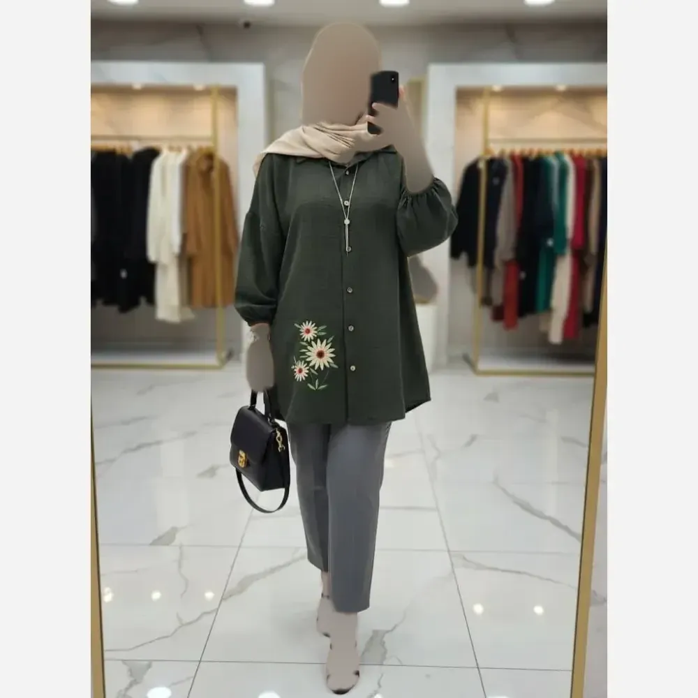 شومیز مانتویی شانتون گلدوزی شده طرح سه گل بابونه
