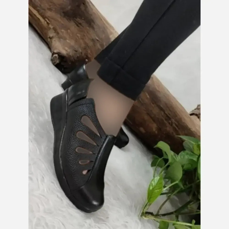 کفش طبی تابستانه زنانه چرم شرانگ مشکی مدل آذیتا پاشنه 3 سانت سایز 37