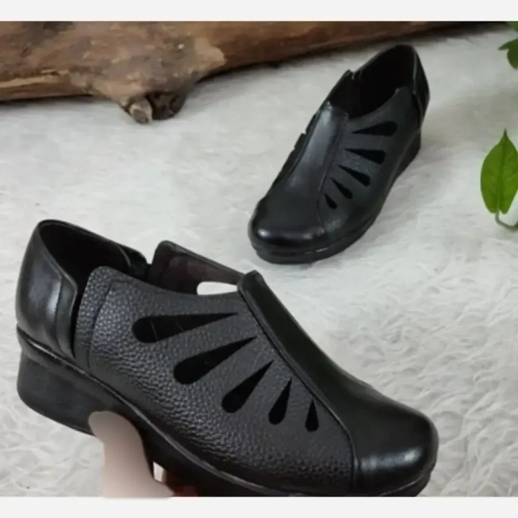 کفش طبی تابستانه زنانه چرم شرانگ مشکی مدل آذیتا پاشنه 3 سانت سایز 37