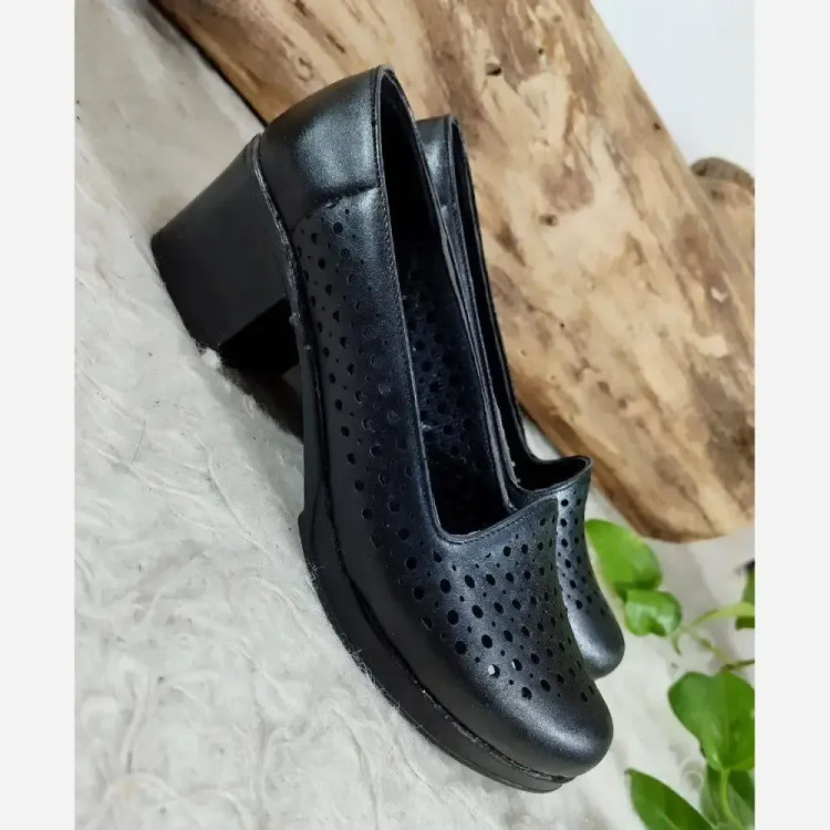 کفش طبی زنانه چرم صنعتی مدل هیلدا پیک رنگ مشکی