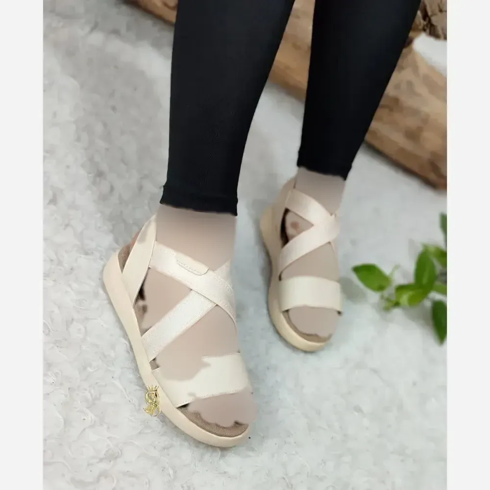 صندل طبی زنانه مدل هپی کشی چرم مصنوعی رنگ مشکی و کرم
