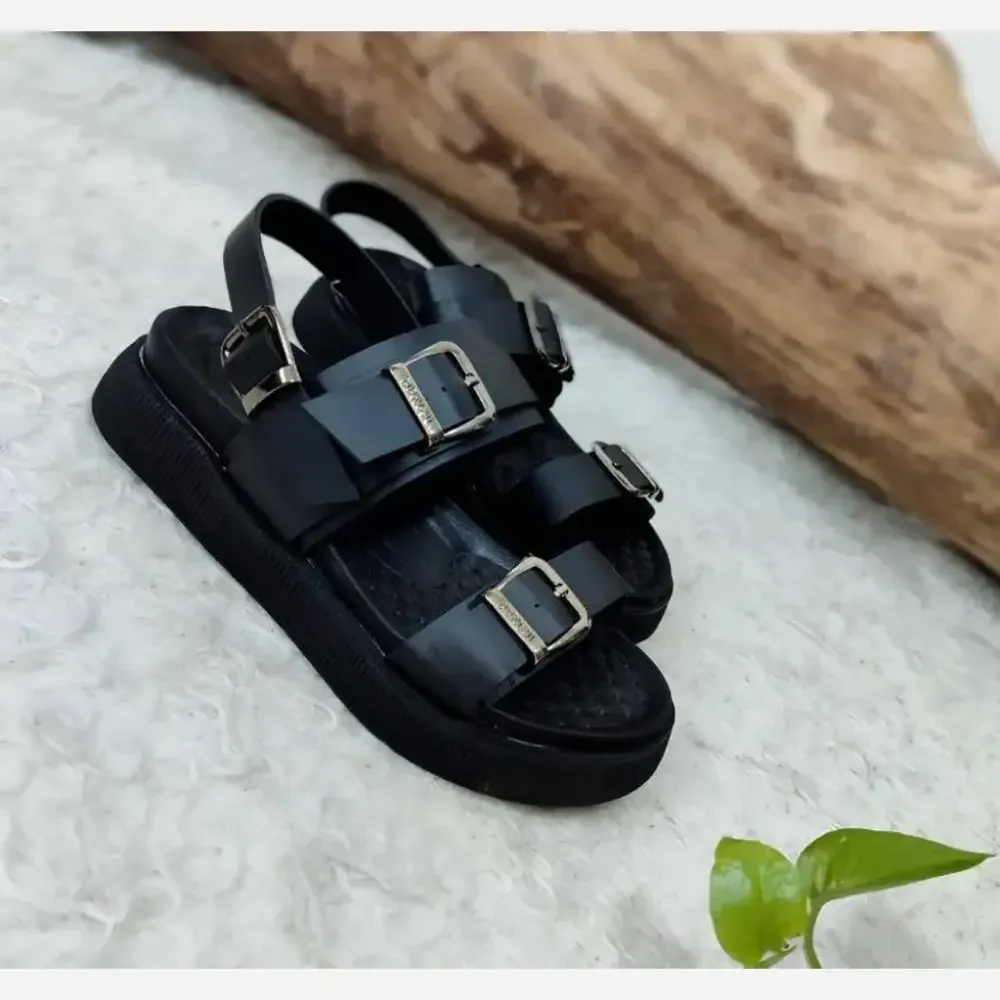 صندل طبی زنانه چرم صنعتی مدل سه سگک زیره PU طبی