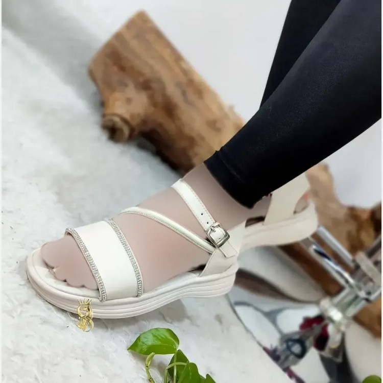 صندل طبی نگینی زنانه مدل حدیث چرم مصنوعی رنگ مشکی و کرم
