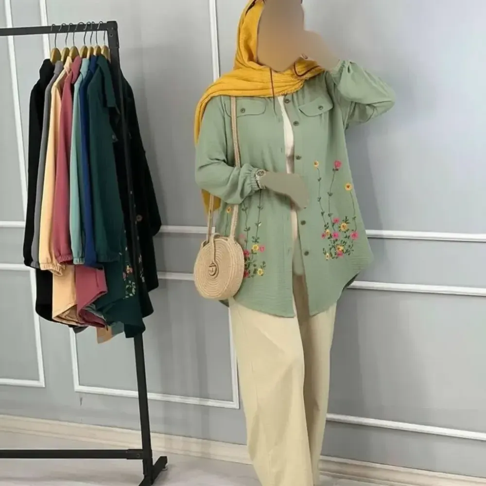 شومیز مانتویی گلدوزی شده جنس شانتون سایز یک و دو رنگ کرم طوسی سبزسدری