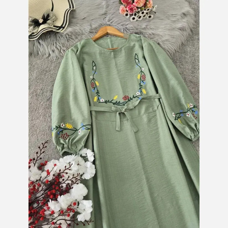 کفتان زنانه گلدوزی گلبرگ جنس بابوس فری سایز رنگ کرم نسکافه ای سبزسدری زرشکی