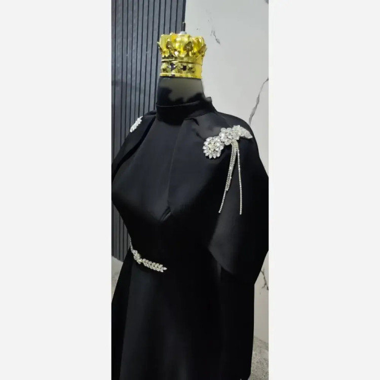 عبای مجلسی مشکی جنس مازاراتی با خرجکار سنگی دوخت شده قد 160