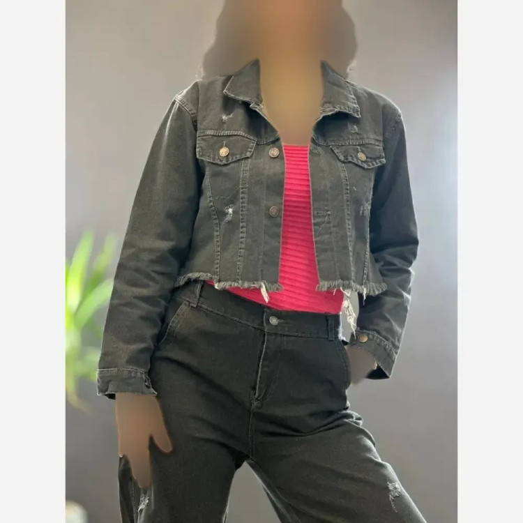 کراپ جین زنانه سنگشور شده رنگ ذغالی و یخی