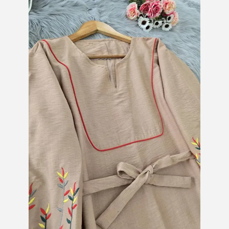 کفتان کلدوزی نرگسی جنس بابوس فری سایز رنگ نسکافه ای و زرشکی