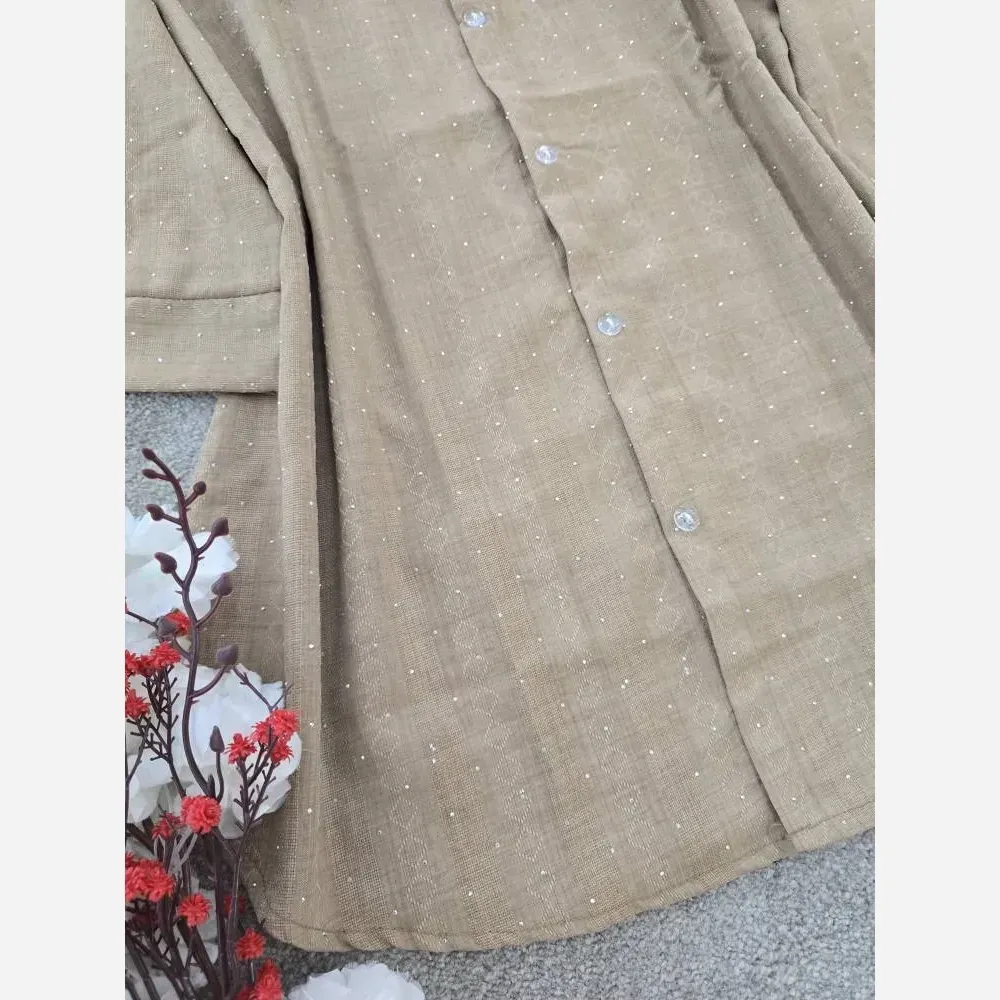 شومیز نگینی پشت دکمه جنس شانتون فری سایز رنگ کرم و نسکافه ای