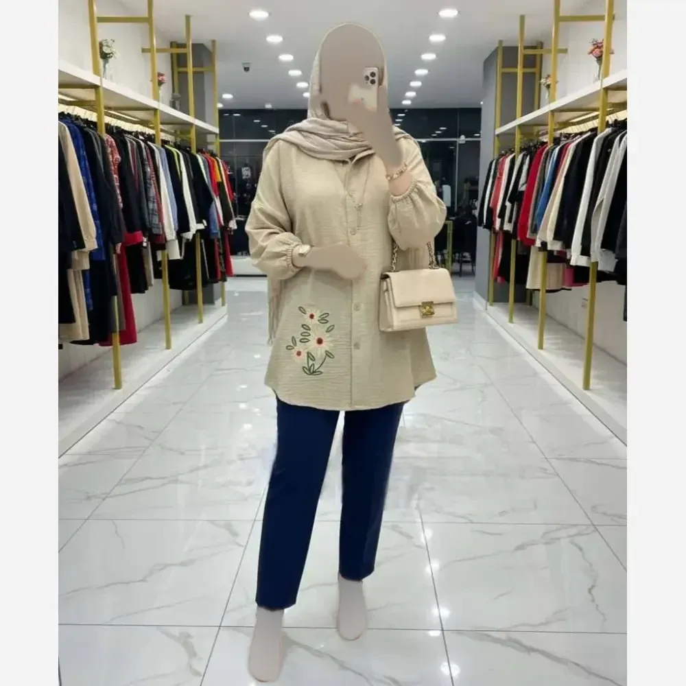 شومیز مانتویی سه گل بابونه شانتون گلدوزی شده کرم نسکافه ای سبزسدری سایز یک دو