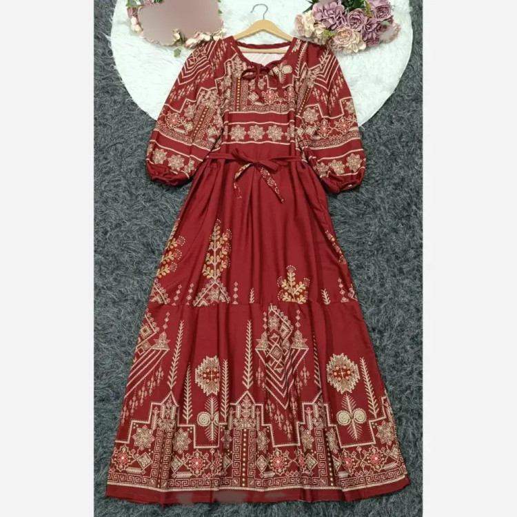 ساحلی بلند بوگاتی طرح کتیبه گلدار رنگ زرشکی فری سایز