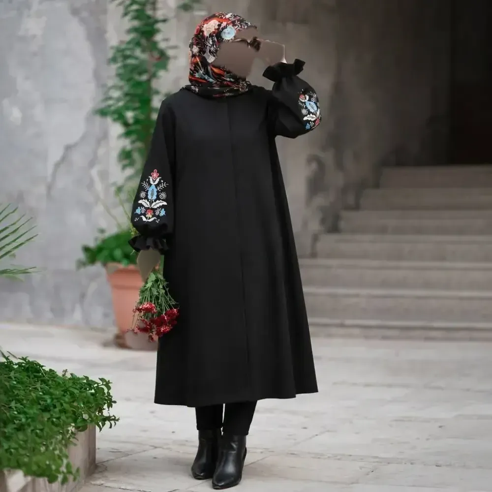 مانتو بلند مازراتی گلدوزی شده مشکی فری سایز