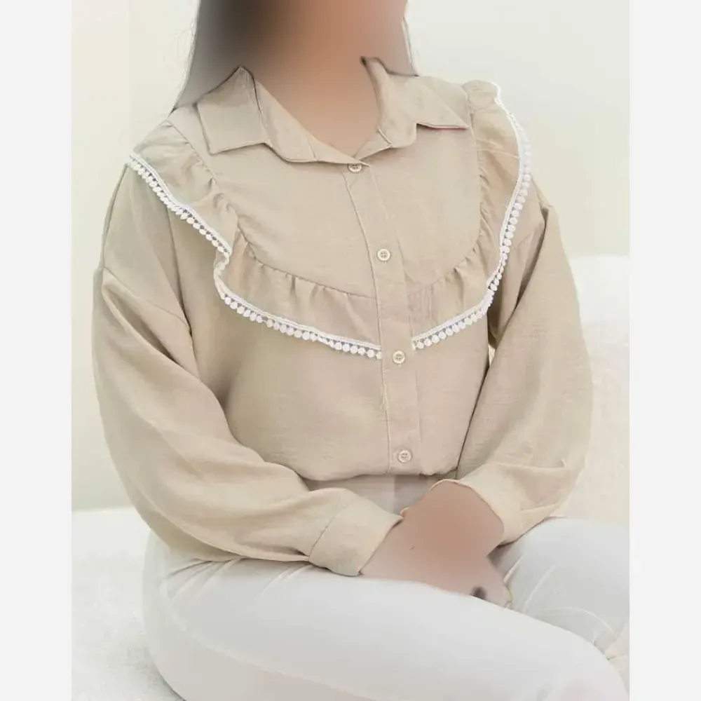 شومیز عروسکی توپی شانتون خرجکار کنفی رنگ کرم فری سایز تا 48