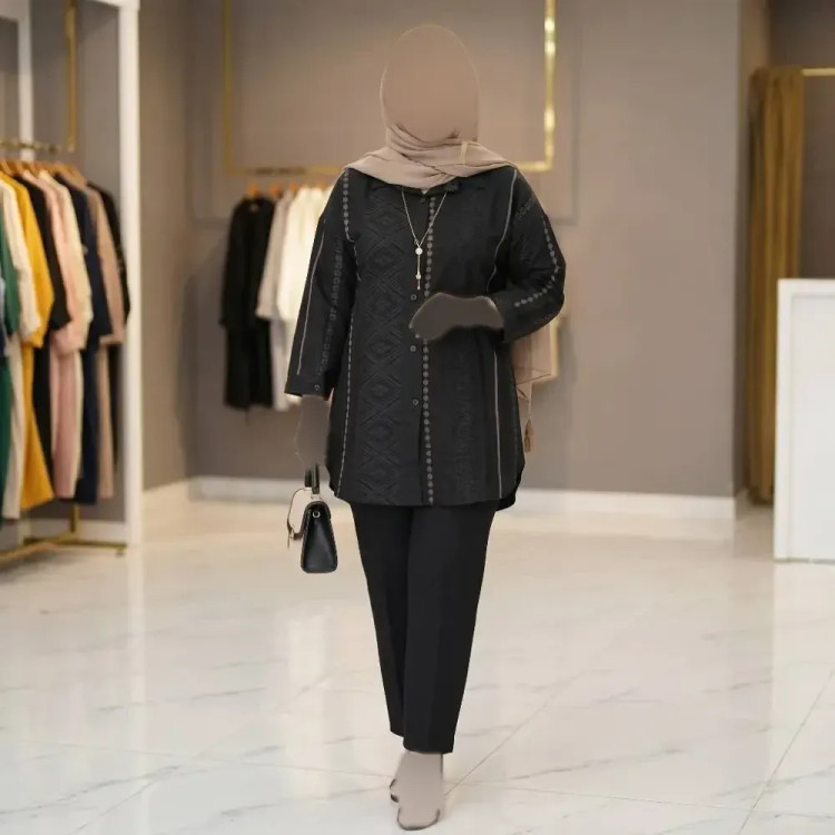 شومیز مانتویی کتان ژاکارد دینا فری سایز رنگ مشکی قهوه ای