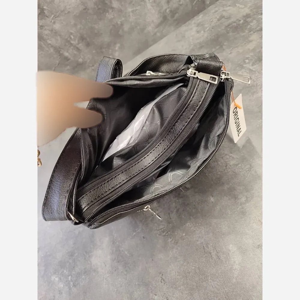 کیف دوشی اسپرت مدل چیتا چرم صنعتی رنگ مشکی ابعاد 28 در 22 سانتی متر