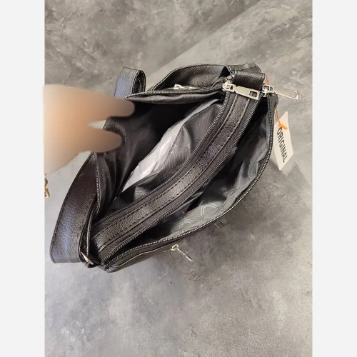 کیف دوشی اسپرت مدل چیتا چرم صنعتی رنگ مشکی ابعاد 28 در 22 سانتی متر