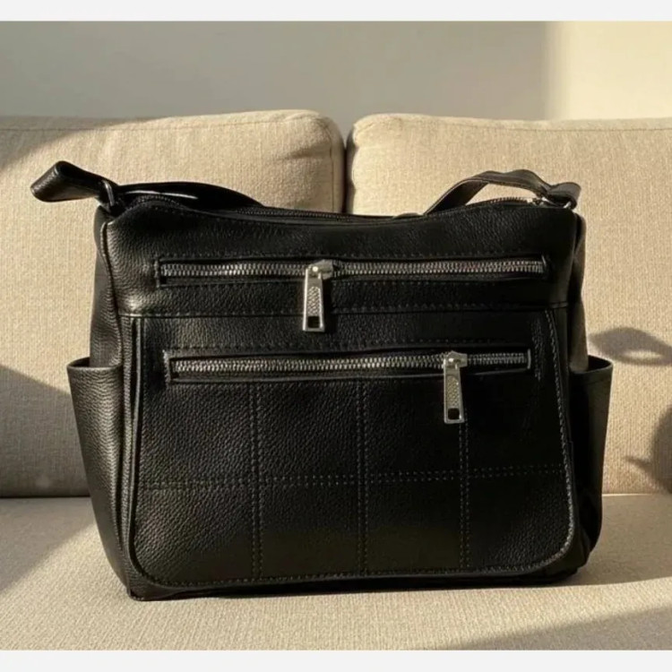 کیف دوشی اسپرت مدل چیتا چرم صنعتی رنگ مشکی ابعاد 28 در 22 سانتی متر