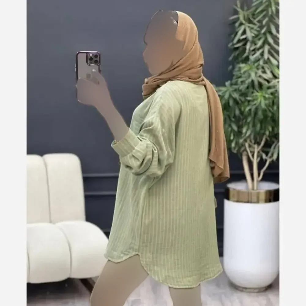 شومیز مانتویی زنانه جنس شانتون راه راه دیپلمات رنگ کرم و آبی فری سایز