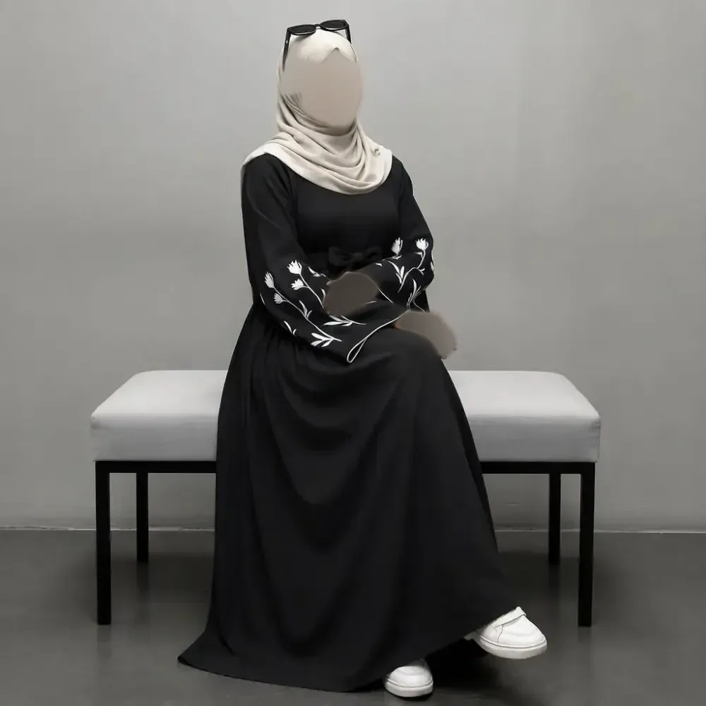 پیراهن عبایی گلدوزی شده گل لاله جنس الیزه مشکی فری سایز