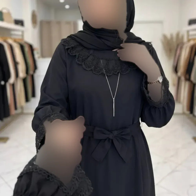 پیراهن عبایی زنانه محبوبه جنس الیزه یقه و سرآستین گیپور فری سایز قد 130 مشکی گیپور سفید مشکی گیپور مشکی