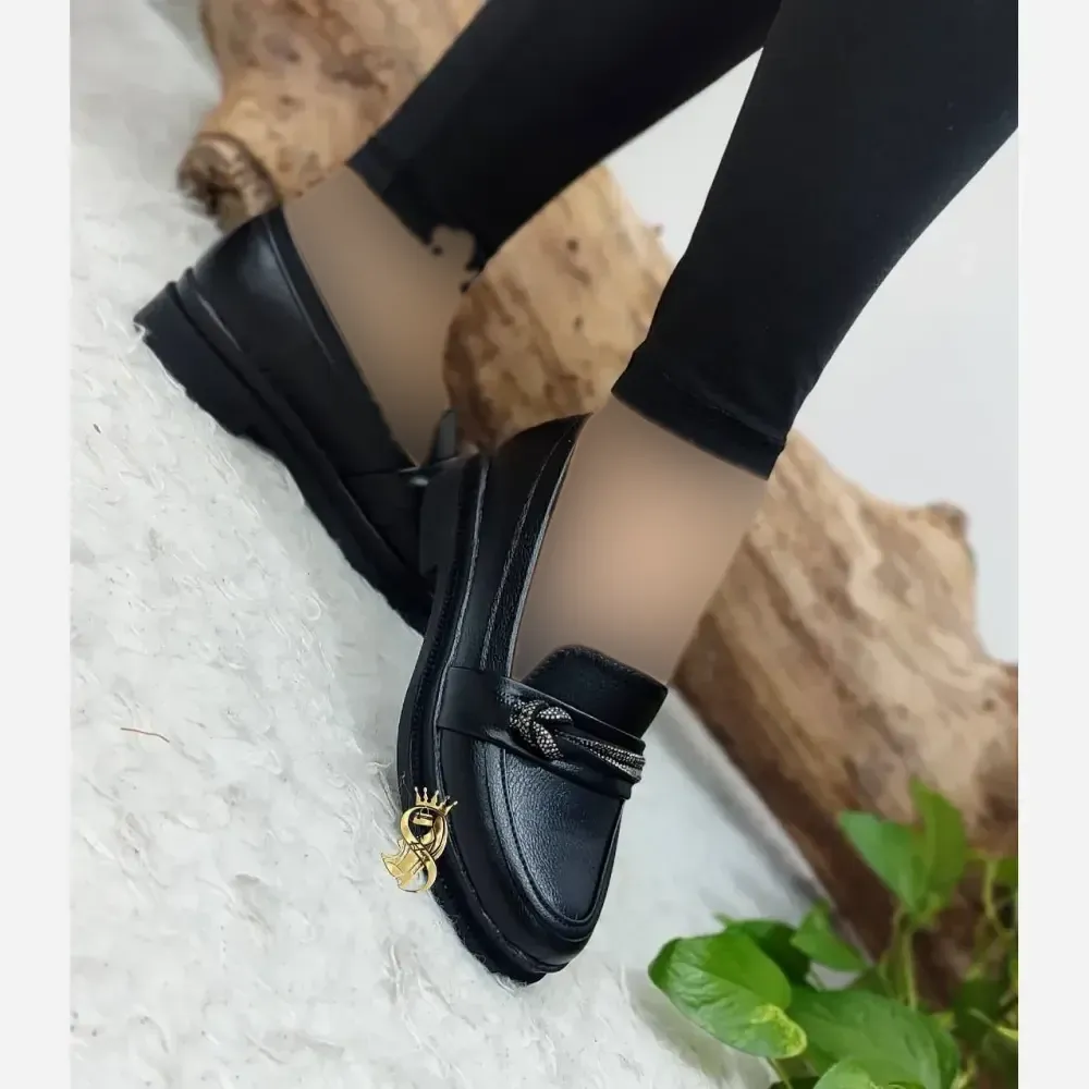 کفش کالج طبی زنانه مدل نازلی چرم رنگ مشکی
