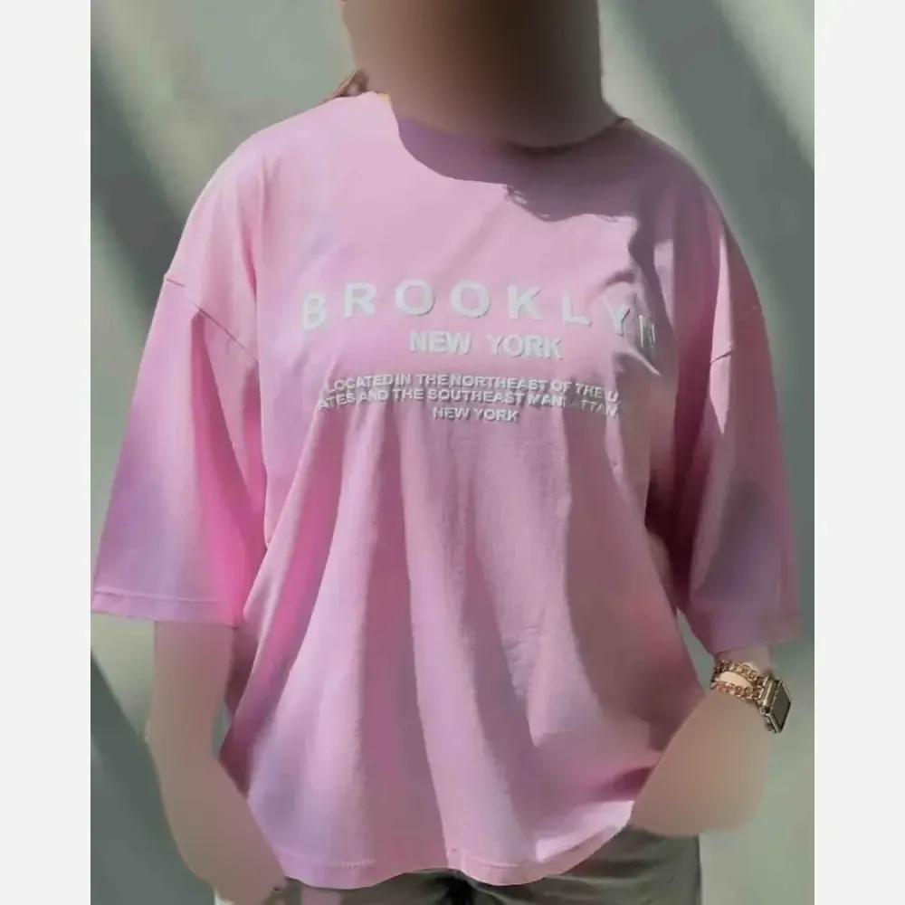 تیشرت باکسی سوپر پنبه طرح BROOKLYN رنگ کرم و سبز فری سایز