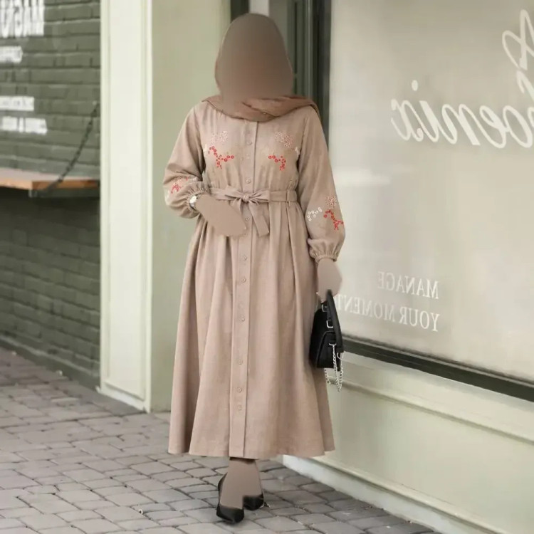 پیراهن گلدوزی نگار شانتون فری سایز زنانه قد 120 دور سینه 112 آستین گلدوزی شده