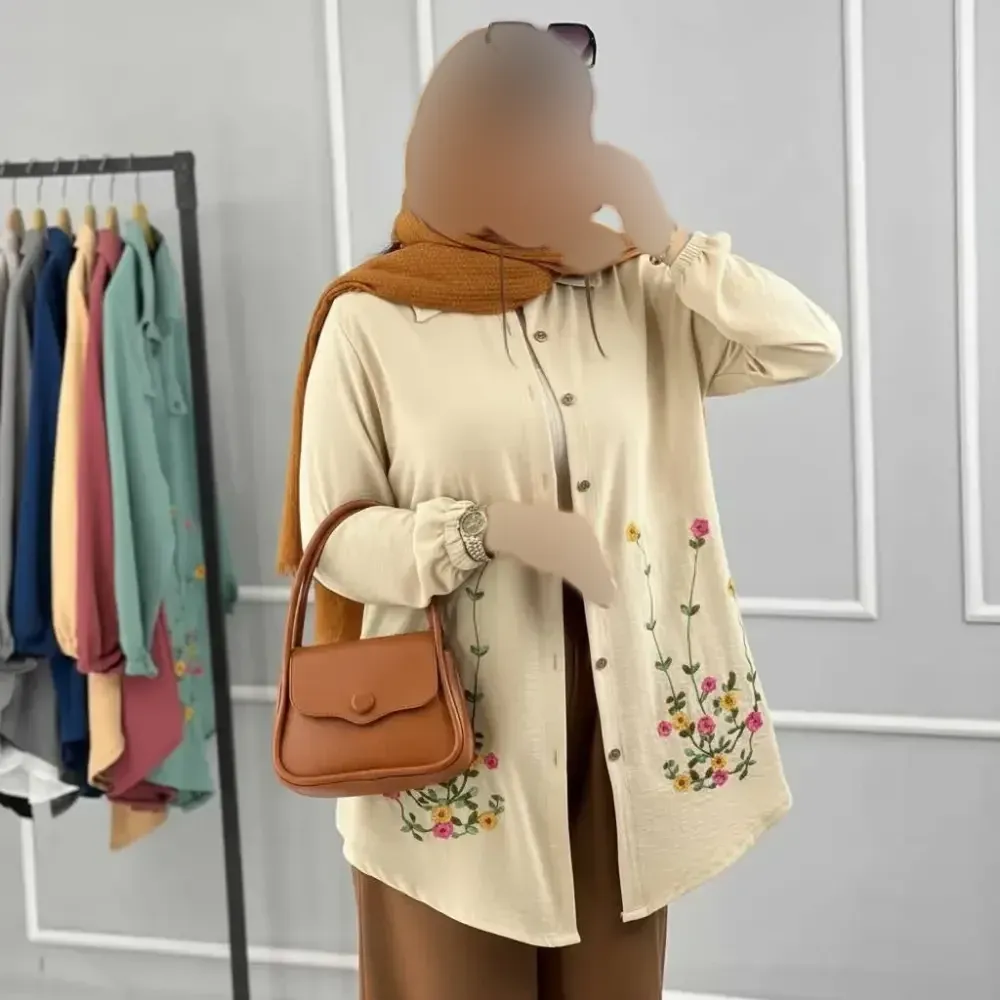 شومیز مانتویی ساناز گلدوزی شده جنس شانتون قد بلند زنانه در رنگبندی کرم، طوسی، سبز سدری سایز یک و دو