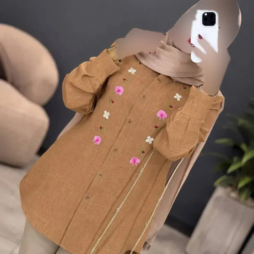 شومیز مانتویی شبدر گلدوزی شده جنس شانتون در دو رنگ نسکافه ای و سبز سدری سایز 1 و 2
