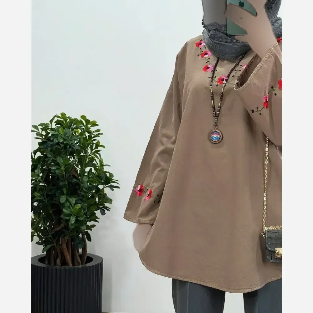 شومیز الیاف لاله گلدوزی شده قواره دار سایز 42 تا 50 رنگ نسکافه ای