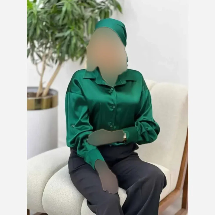 شومیز ساتن مات زنانه فری سایز رنگ مشکی و سبز تیره