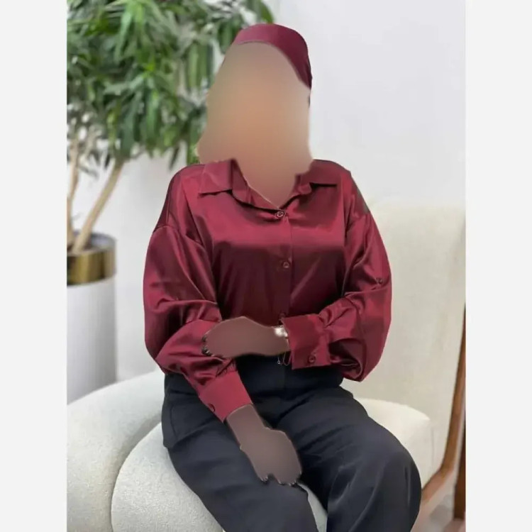 شومیز ساتن مات زنانه فری سایز رنگ مشکی و سبز تیره