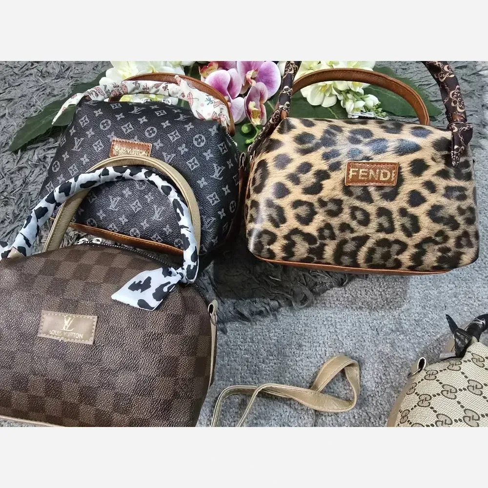کیف مژگان چرمی با کیفیت بند بلند مدل جادار