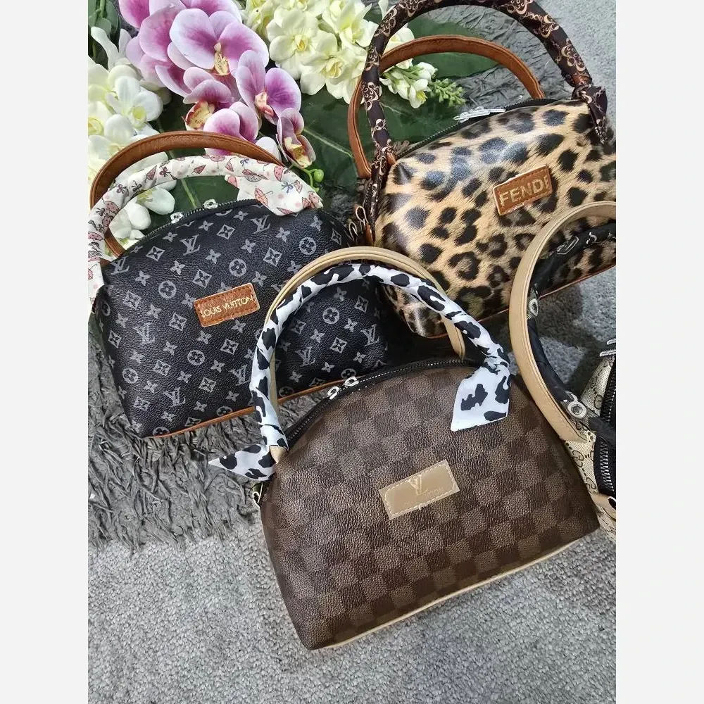 کیف مژگان چرمی با کیفیت بند بلند مدل جادار