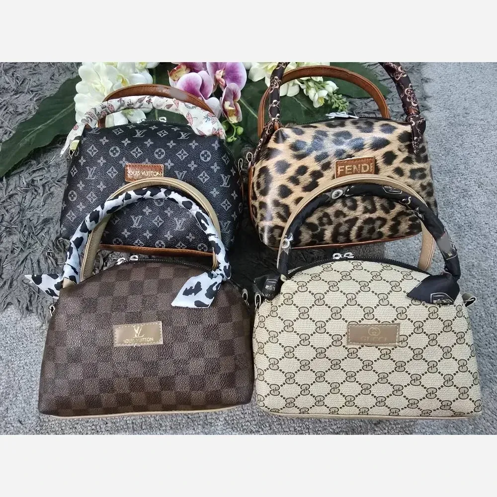 کیف مژگان چرمی با کیفیت بند بلند مدل جادار