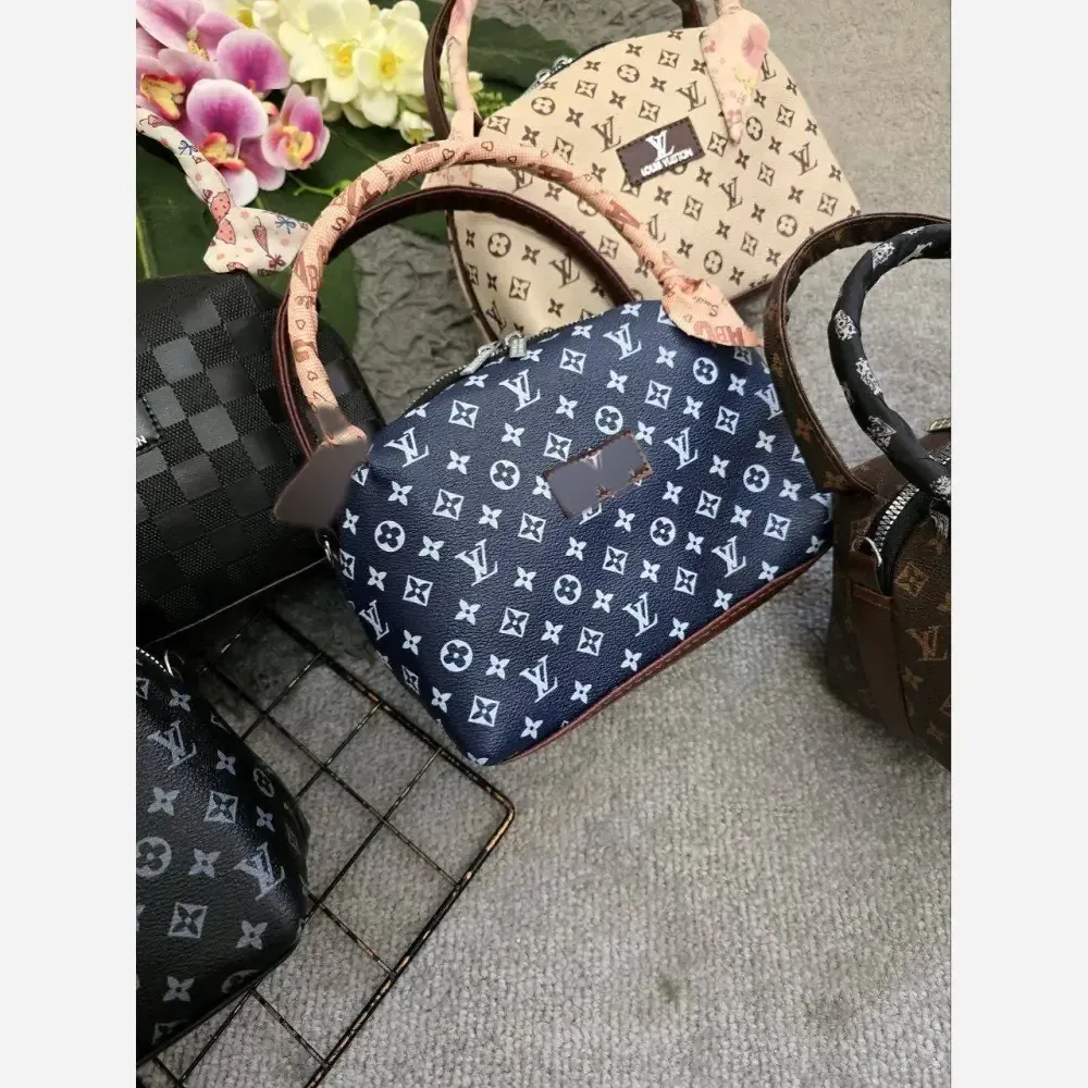 کیف مژگان چرمی با کیفیت بند بلند مدل جادار