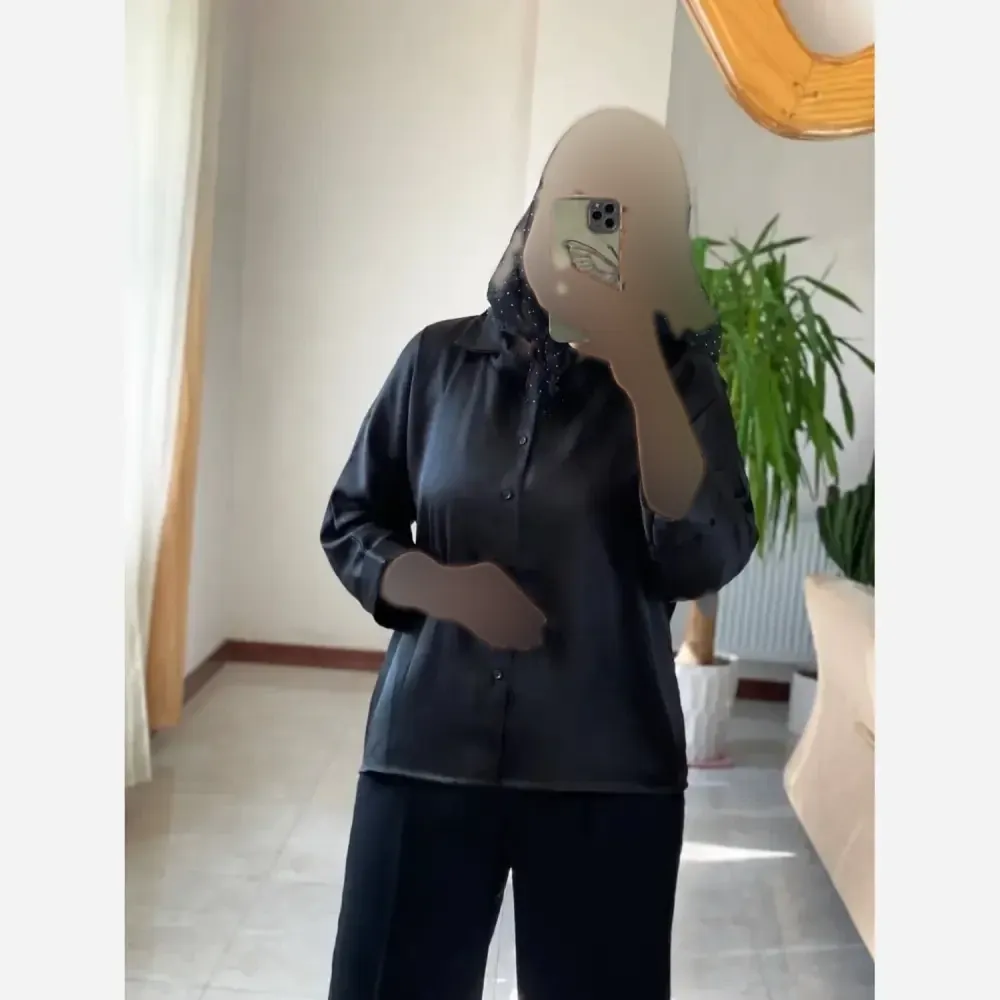 شومیز ساتن ابریشم رضوان مشکی سایز 38 تا 46