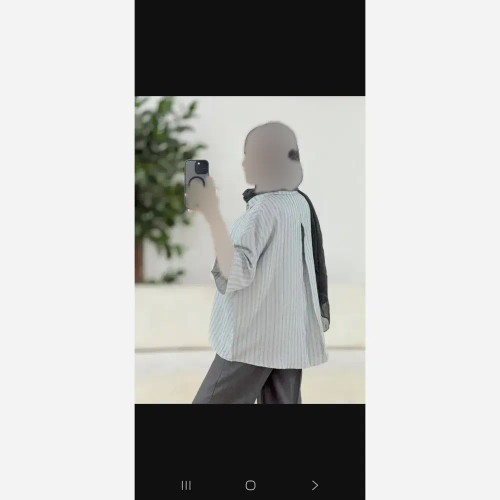شومیز زنانه جنس شانتون طرح اطلس رنگ کرم و سبز فری سایز