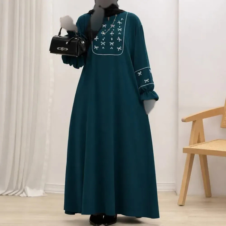 مانتو عبایی پاپیون الیزه فری سایز 38-50 مشکی کله غازی شتری گلدوزی نقره ای