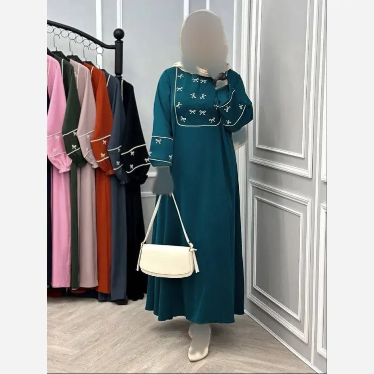 مانتو عبایی پاپیون الیزه فری سایز 38-50 مشکی کله غازی شتری گلدوزی نقره ای