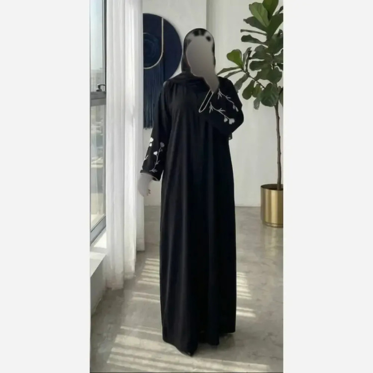 عبا گلدوزی هانا جنس الیزه جت بلک فری سایز مشکی