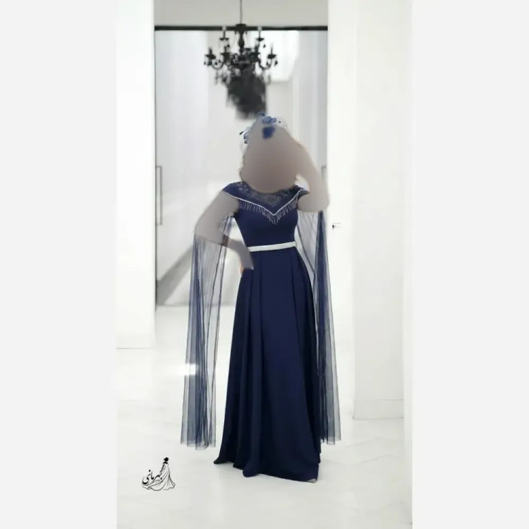 پیراهن ماکسی زنانه فرشته فرمالیته با نگین دی ام سی و ریسه سایزبندی 38 تا 48 جنس کرپ دالقیچ گرم بالا