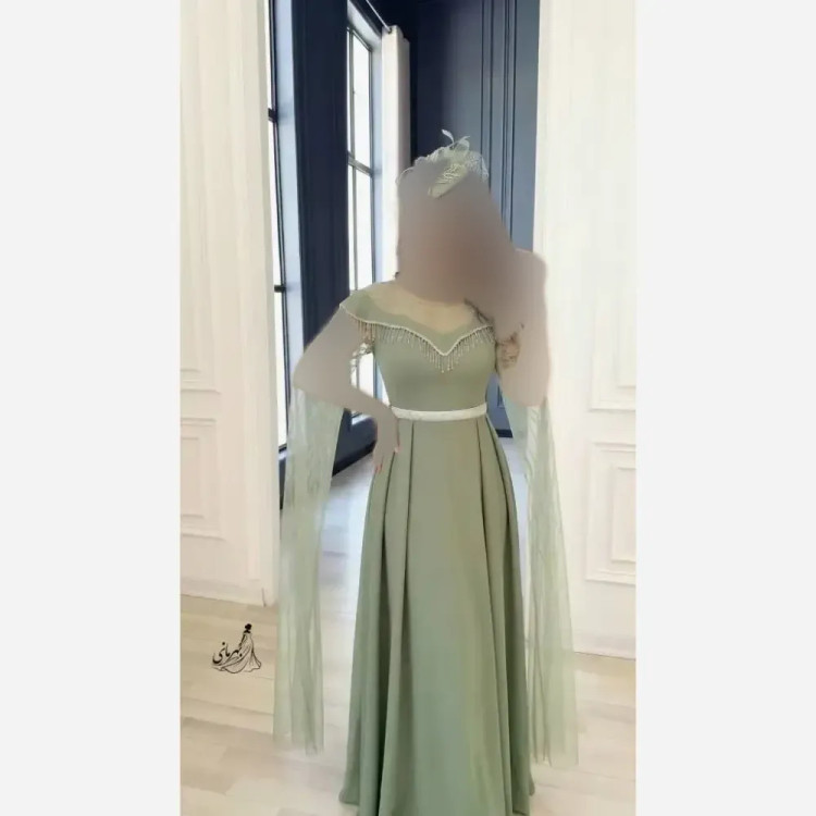 پیراهن ماکسی زنانه فرشته فرمالیته با نگین دی ام سی و ریسه سایزبندی 38 تا 48 جنس کرپ دالقیچ گرم بالا