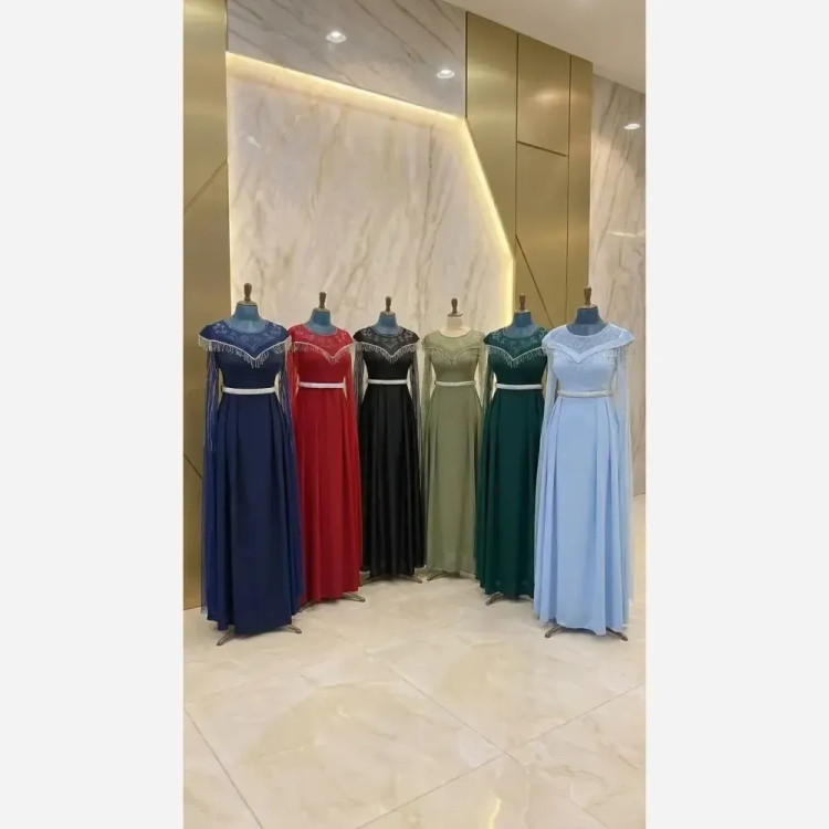 پیراهن ماکسی زنانه فرشته فرمالیته با نگین دی ام سی و ریسه سایزبندی 38 تا 48 جنس کرپ دالقیچ گرم بالا