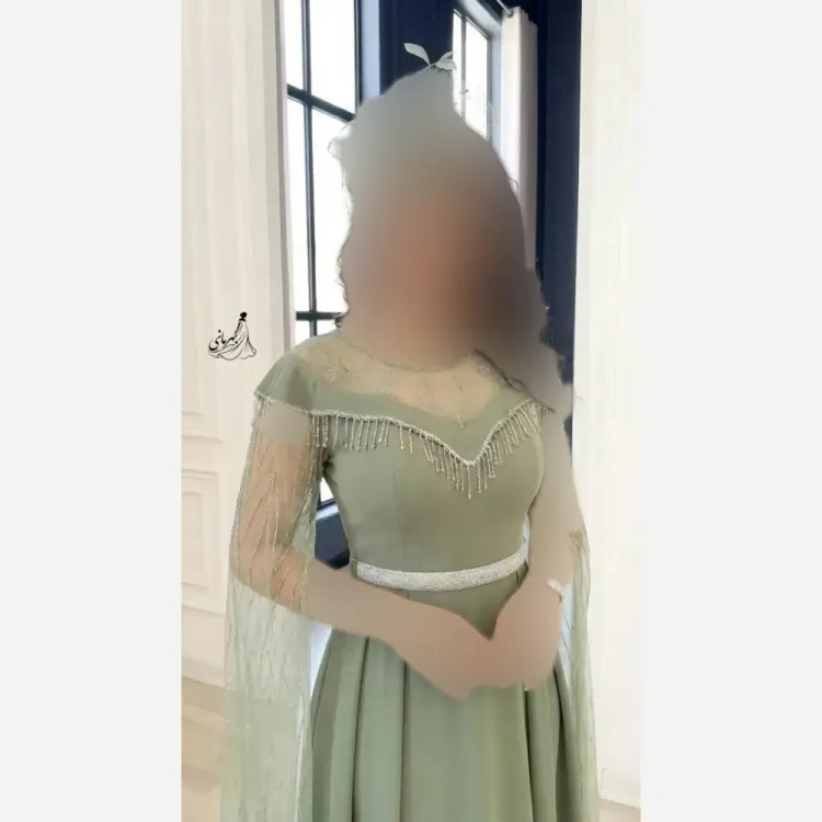 پیراهن ماکسی زنانه فرشته فرمالیته با نگین دی ام سی و ریسه سایزبندی 38 تا 48 جنس کرپ دالقیچ گرم بالا