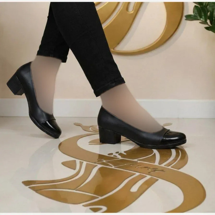 کفش زنانه طبی مدل پریا رویه چرم حوله ای و ورنی رنگ مشکی