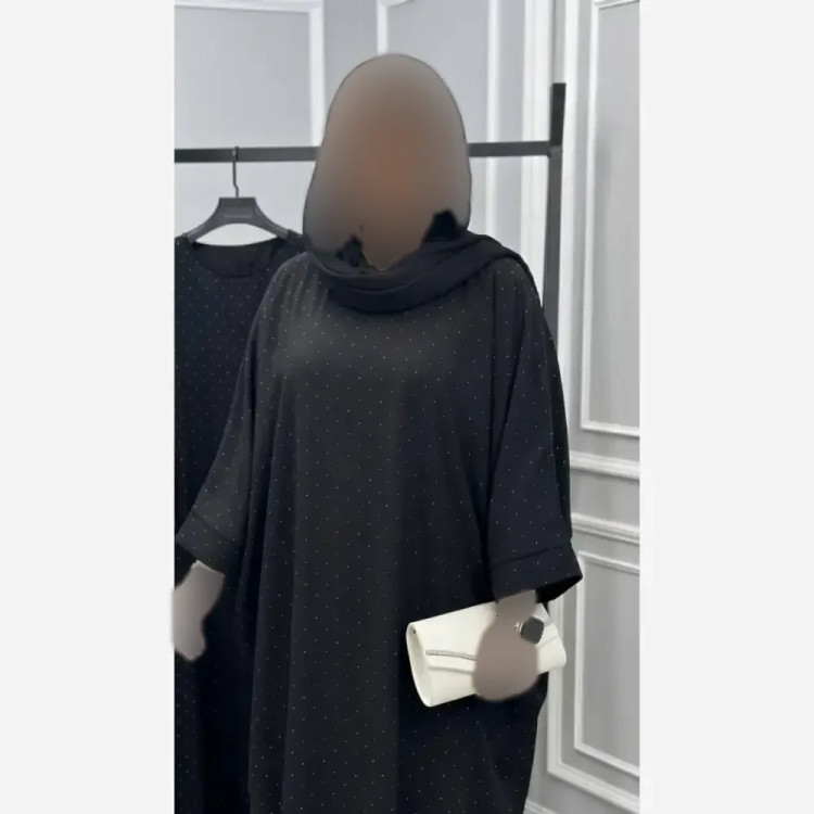عبایی نگین الیزه نگین کوب مشکی فری سایز 38 تا 52 قد 125 سانت آستین 57 سانت بند تنظیم سایز نگین پرس کوبی شده