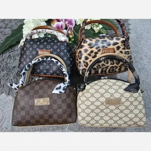 کیف مژگان چرمی زنانه بند بلند جادار سایز آزاد 17*22